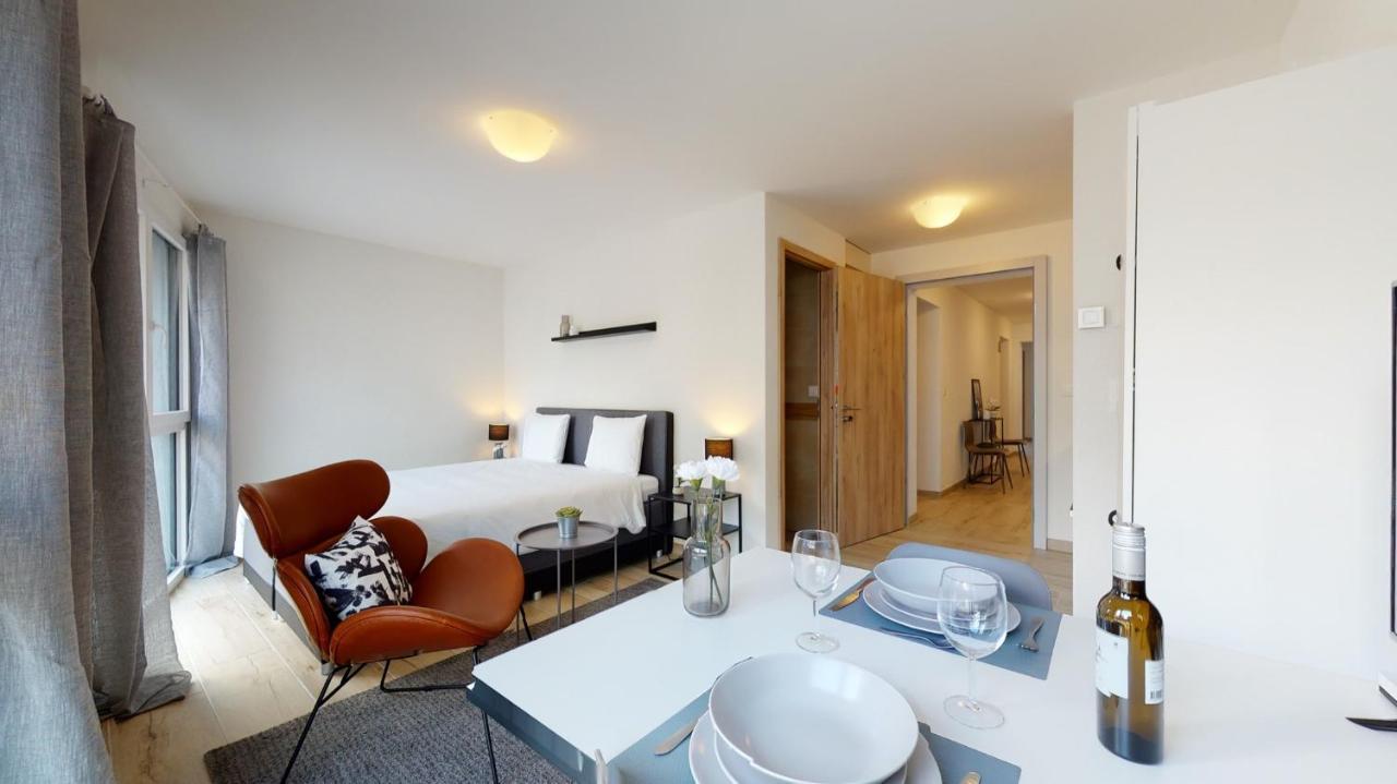 Nonanteneuf Appart Hotel Aigle - Contactless Check-In Екстер'єр фото
